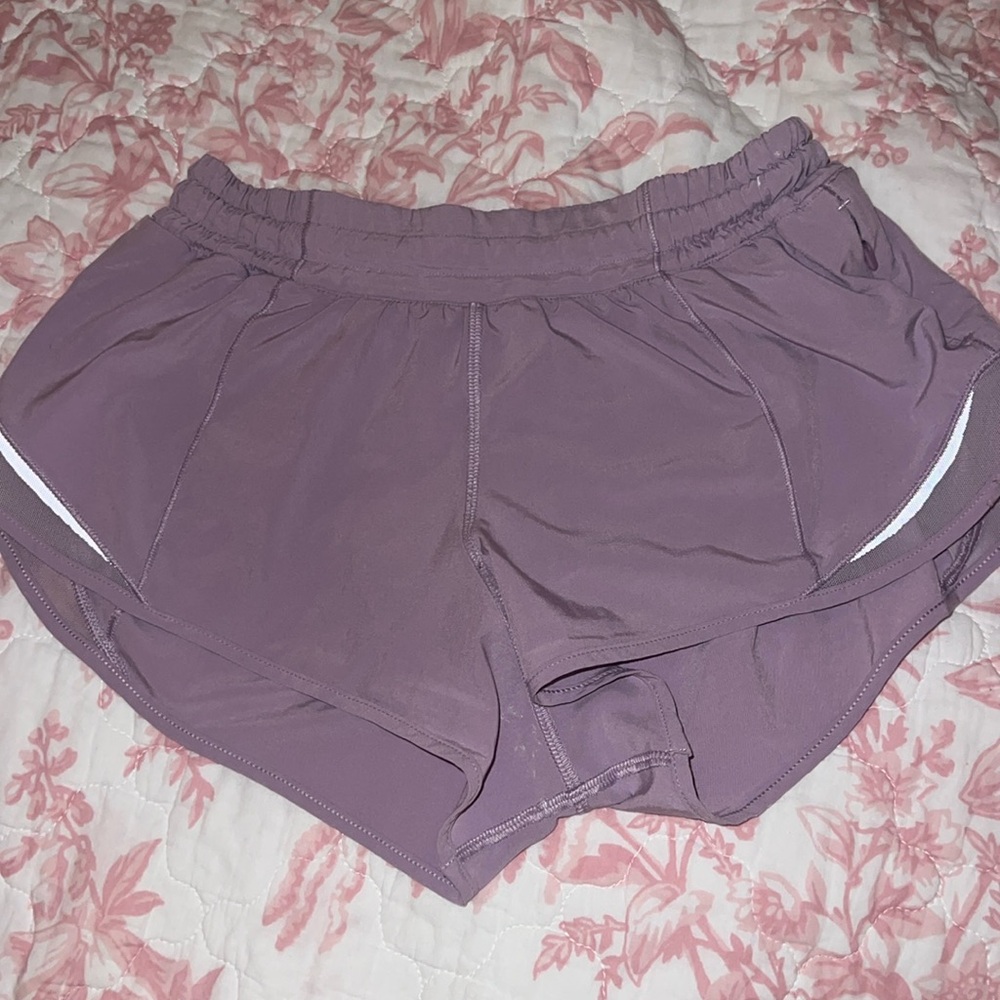 Hotty hot 2.5 lululemon purple lavender shorts( color not sold anymore )